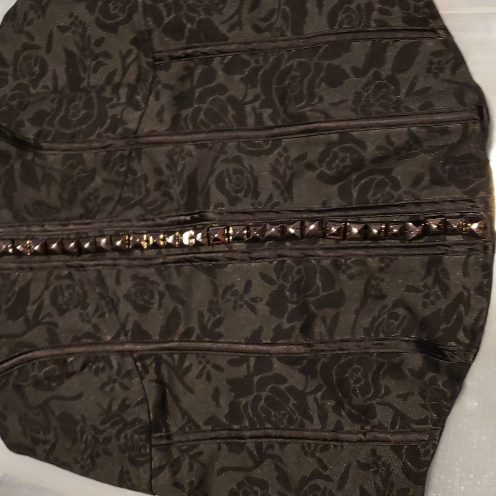 Side zip bustier w roses and studs down the middle